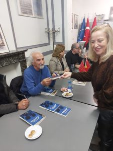 vakkas-karaoglan-imza-gunu